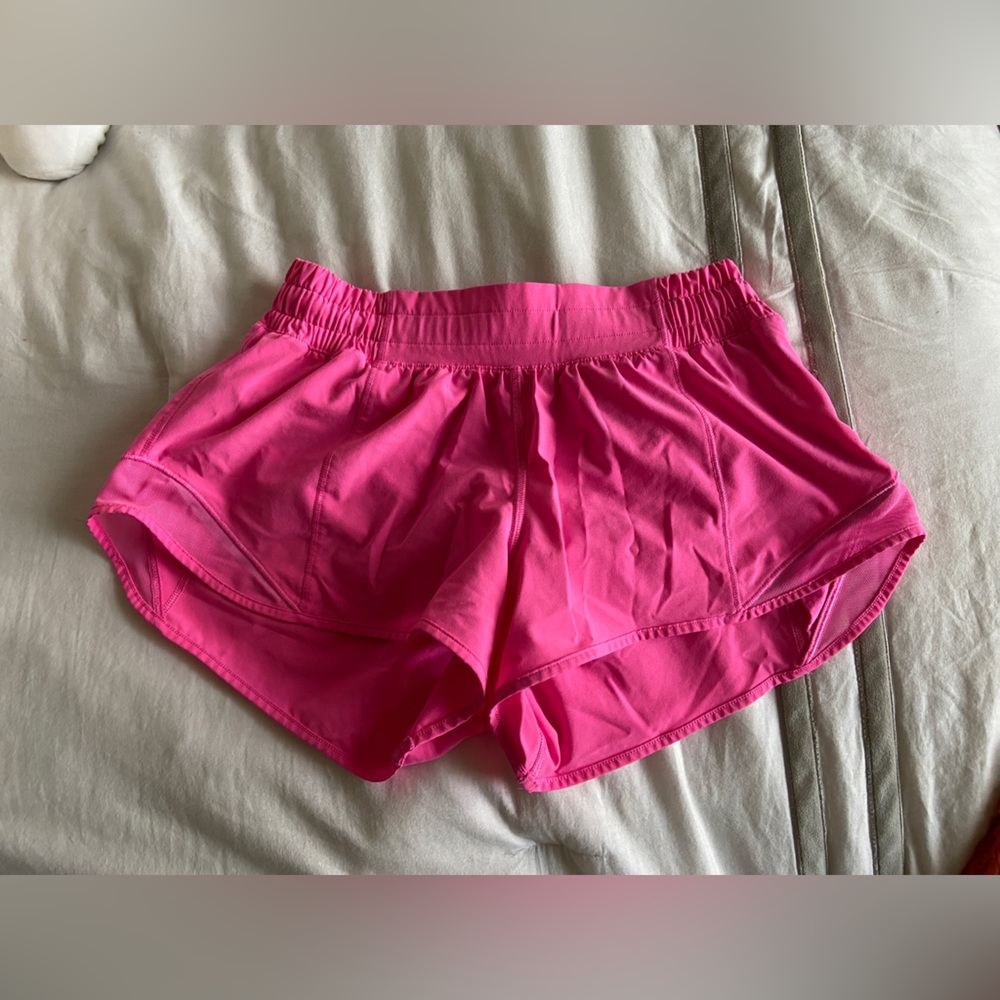 Lululemon Hotty Hot Short II *2.5"
Dark Prism Pink size 4